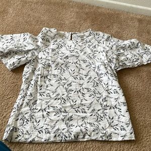 Flutter sleeve blouse